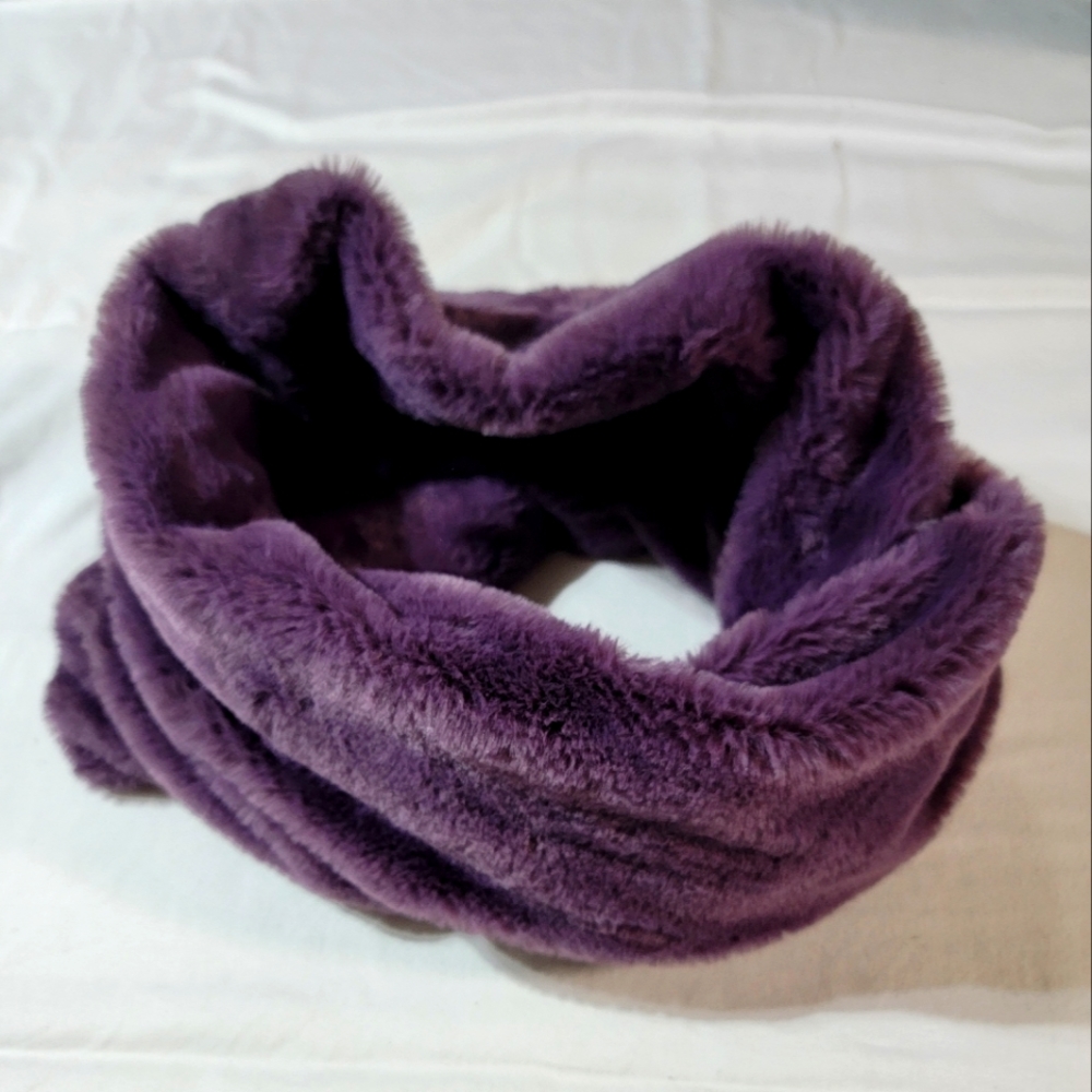 Women's neck warmer